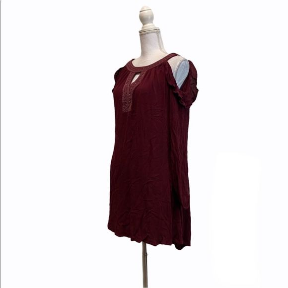 Knox Rose Medium Maroon Cold Shoulder High Low - Picture 4 of 6